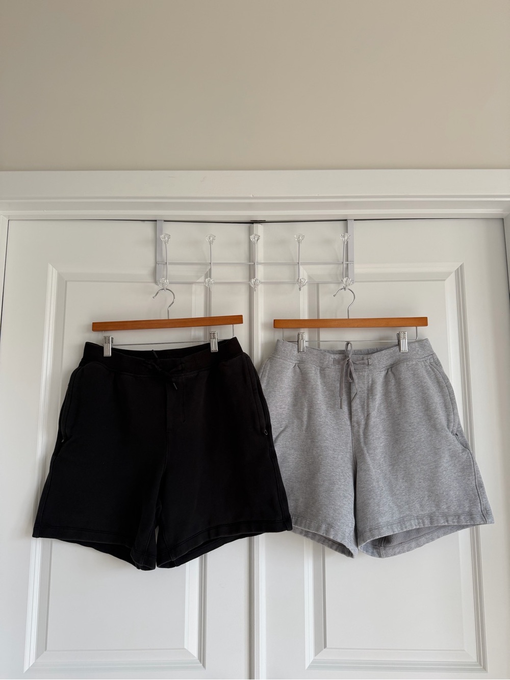 lululemon athletica Steady State Men's Shorts - Black & Light Gray